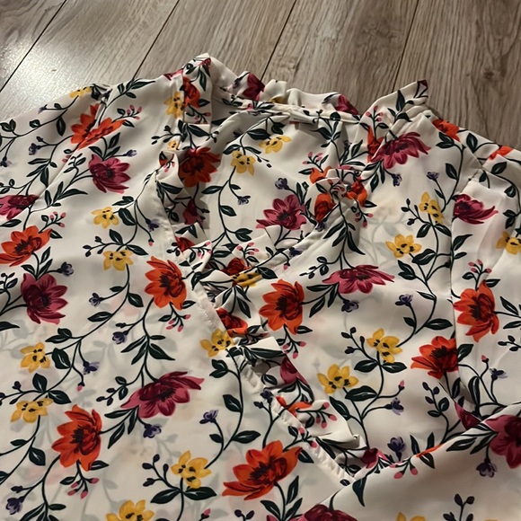 Blooming Blouse - Picture 2 of 2